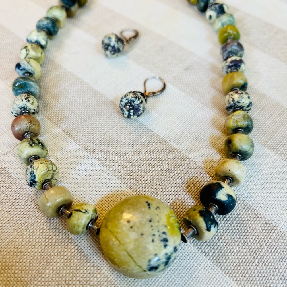 Line stone necklace set